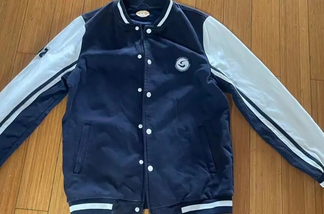女生上学路上扶起摔倒老人,脱校服帮其止血,结局太暖了…… 女生上学路上扶起摔倒老人,脱校服帮其止血,结局太暖了……