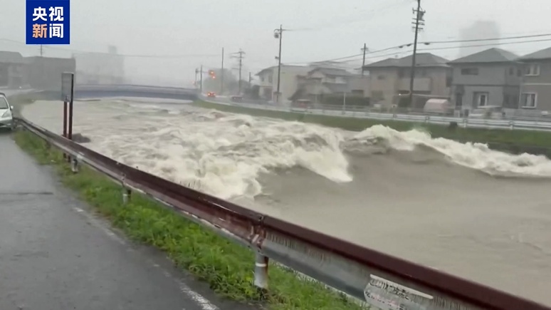 亚运场馆漏雨!名古屋遭遇136年来最强降雨:汽车被冲走,路面喷涌“喷泉” 亚运场馆漏雨!名古屋遭遇136年来最强降雨:汽车被冲走,路面喷涌“喷泉”