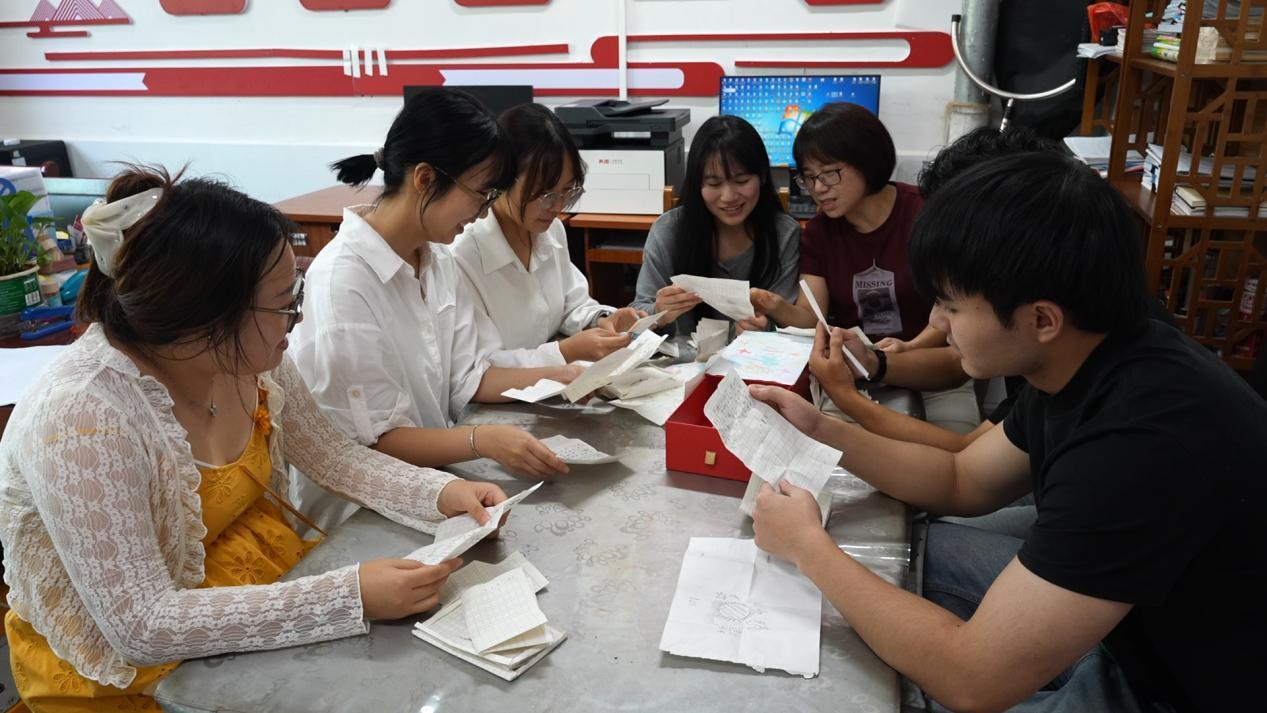 第42个教师节丨湖南新化边远山区小学里的特殊礼物 第42个教师节丨湖南新化边远山区小学里的特殊礼物
