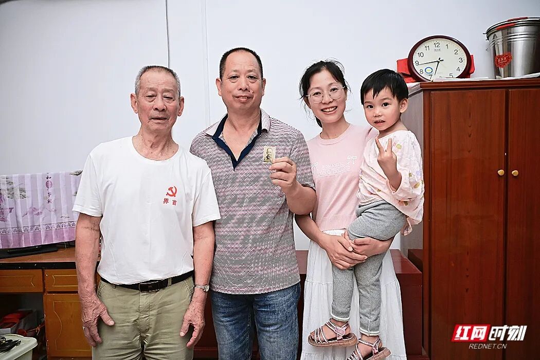 湖南一家四代乡村教师:总教龄133年,累计教过学生上万人 湖南一家四代乡村教师:总教龄133年,累计教过学生上万人