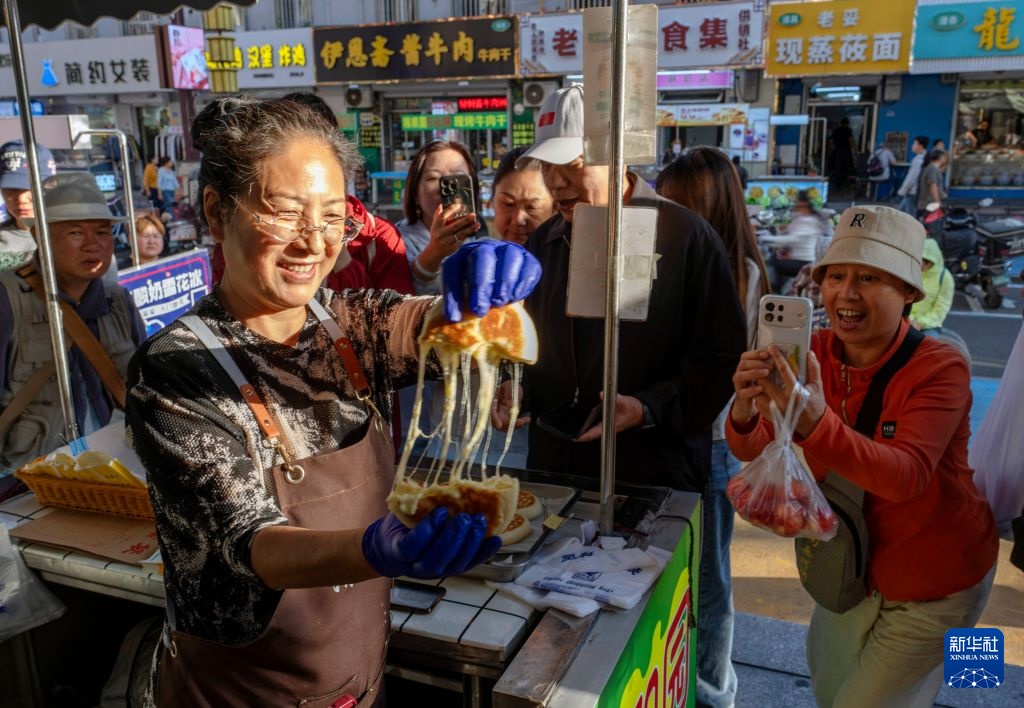 呼和浩特:老街新桥焕新颜 城市烟火新体验 呼和浩特:老街新桥焕新颜 城市烟火新体验