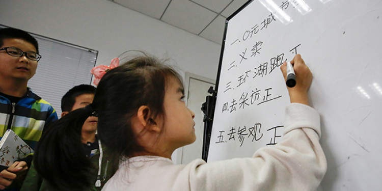 上海一女子苦寻华师大男教师!毕业20年忘不了!寻人帖“炸”出百名校友 上海一女子苦寻华师大男教师!毕业20年忘不了!寻人帖“炸”出百名校友