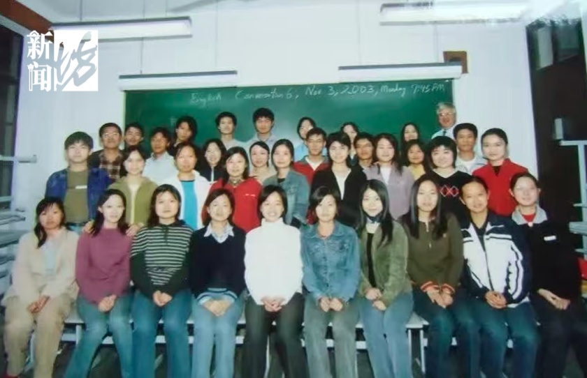 上海一女子苦寻华师大男教师!毕业20年忘不了!寻人帖“炸”出百名校友 上海一女子苦寻华师大男教师!毕业20年忘不了!寻人帖“炸”出百名校友