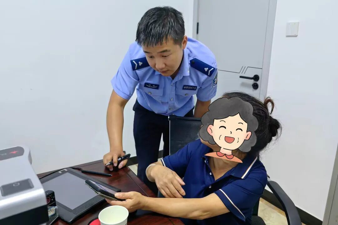 “谁家‘防诈骗’快递到付4万多元？”长沙一快递小哥立刻报警！
