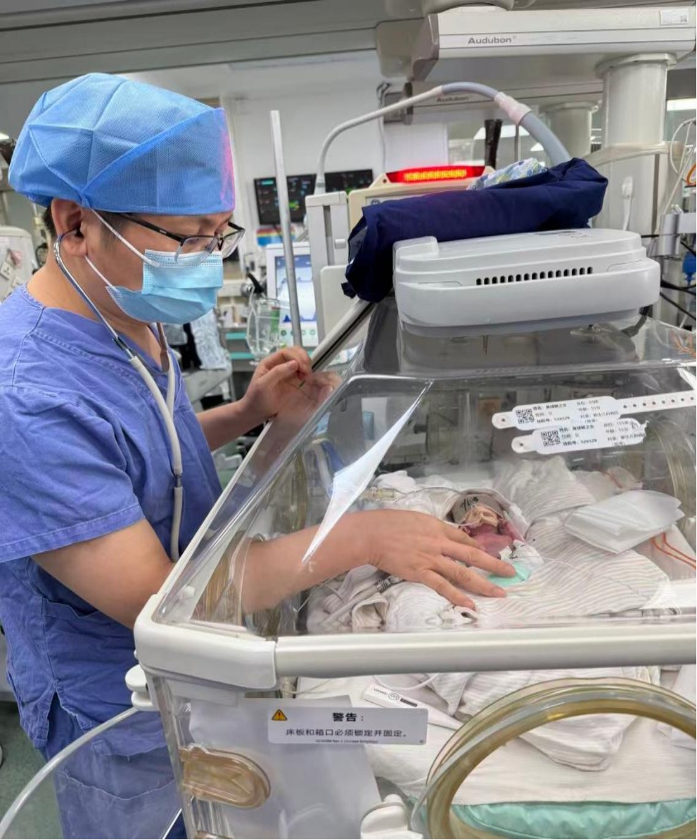 108天，330克，刷新救治纪录！广东一医院成功救治超低出生体重早产儿