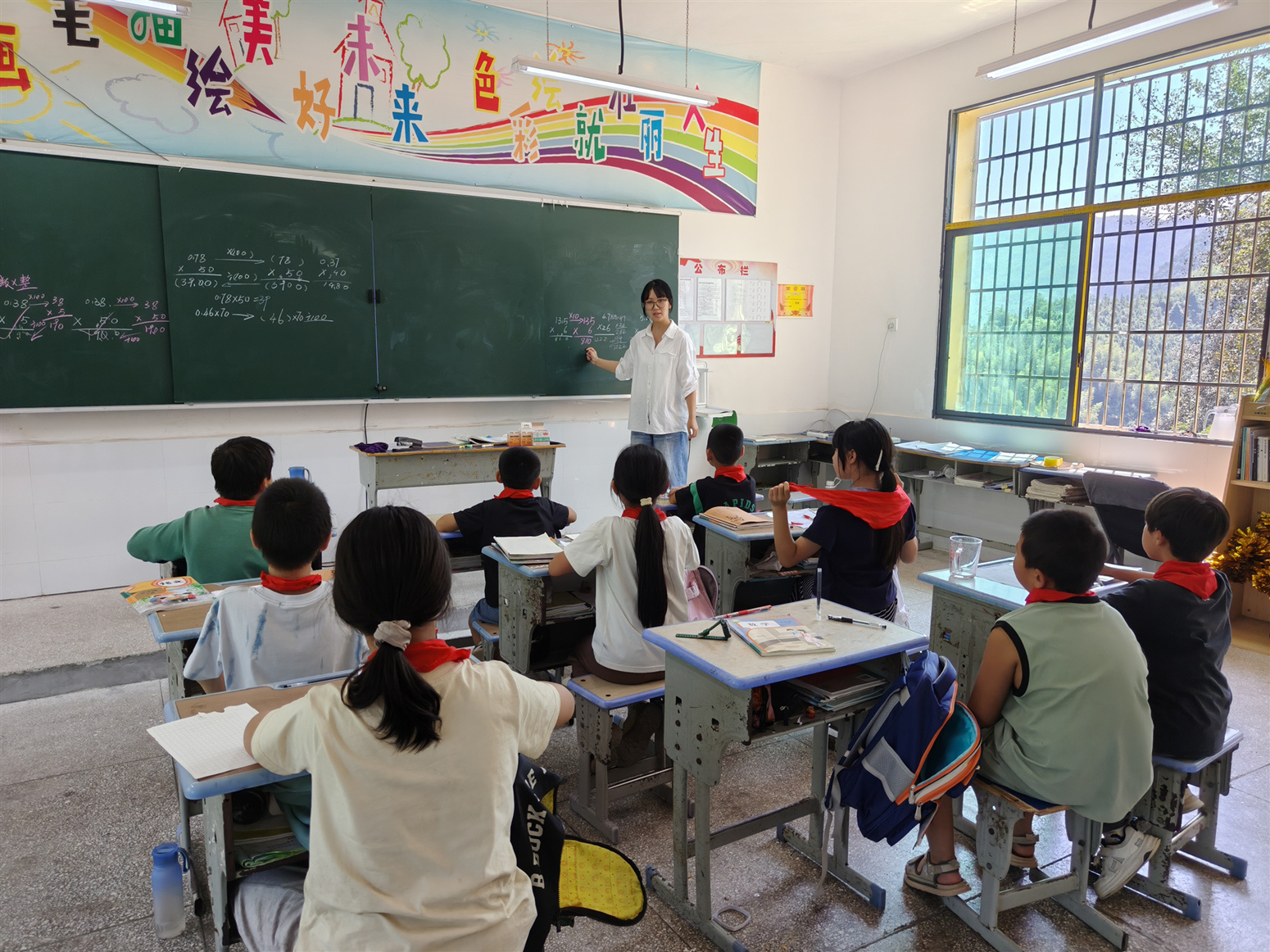 第42个教师节丨湖南新化边远山区小学里的特殊礼物 第42个教师节丨湖南新化边远山区小学里的特殊礼物