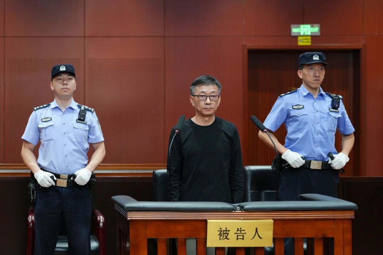 受贿631万余元，上海市崇明区政协原副主席张荣一审被判十年二个月