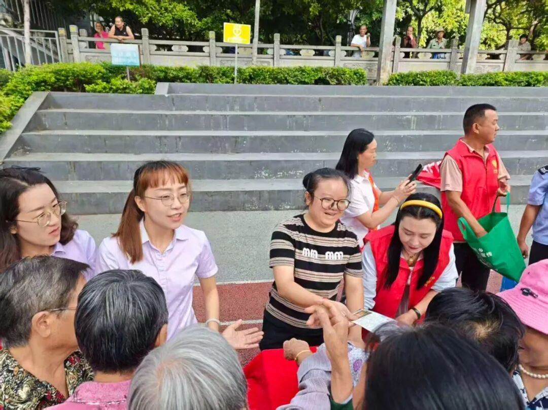 接力张桂梅:被光照亮,又成为光 接力张桂梅:被光照亮,又成为光