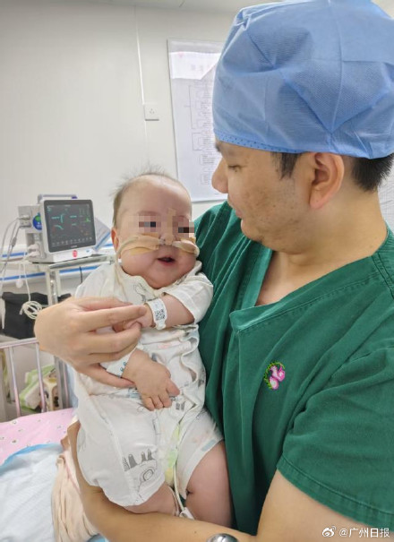 太不容易！广东超早产双胎弟弟救治近1年与姐团圆