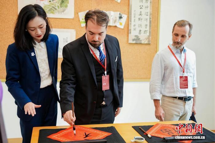 封关后的海南:外籍教师共话便利化迎教师节 封关后的海南:外籍教师共话便利化迎教师节