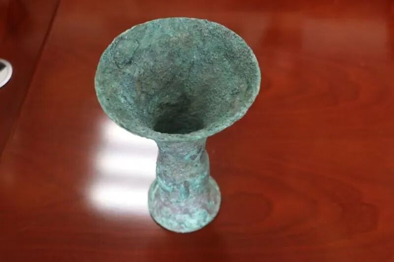 沉睡2200年的龙纹玉佩遭暴力盗掘!跨区域团伙落网,34件文物成功追回 沉睡2200年的龙纹玉佩遭暴力盗掘!跨区域团伙落网,34件文物成功追回