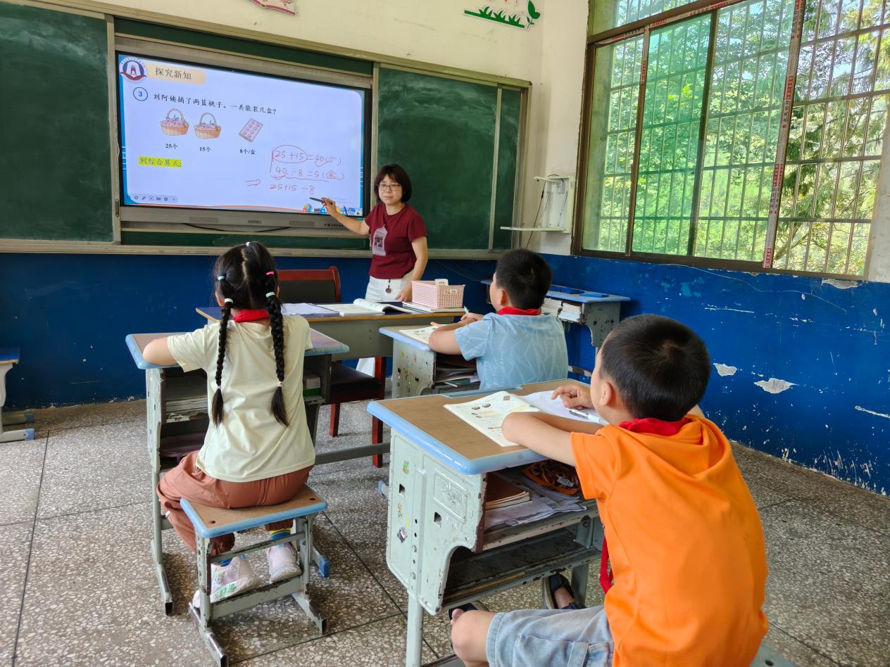 第42个教师节丨湖南新化边远山区小学里的特殊礼物 第42个教师节丨湖南新化边远山区小学里的特殊礼物