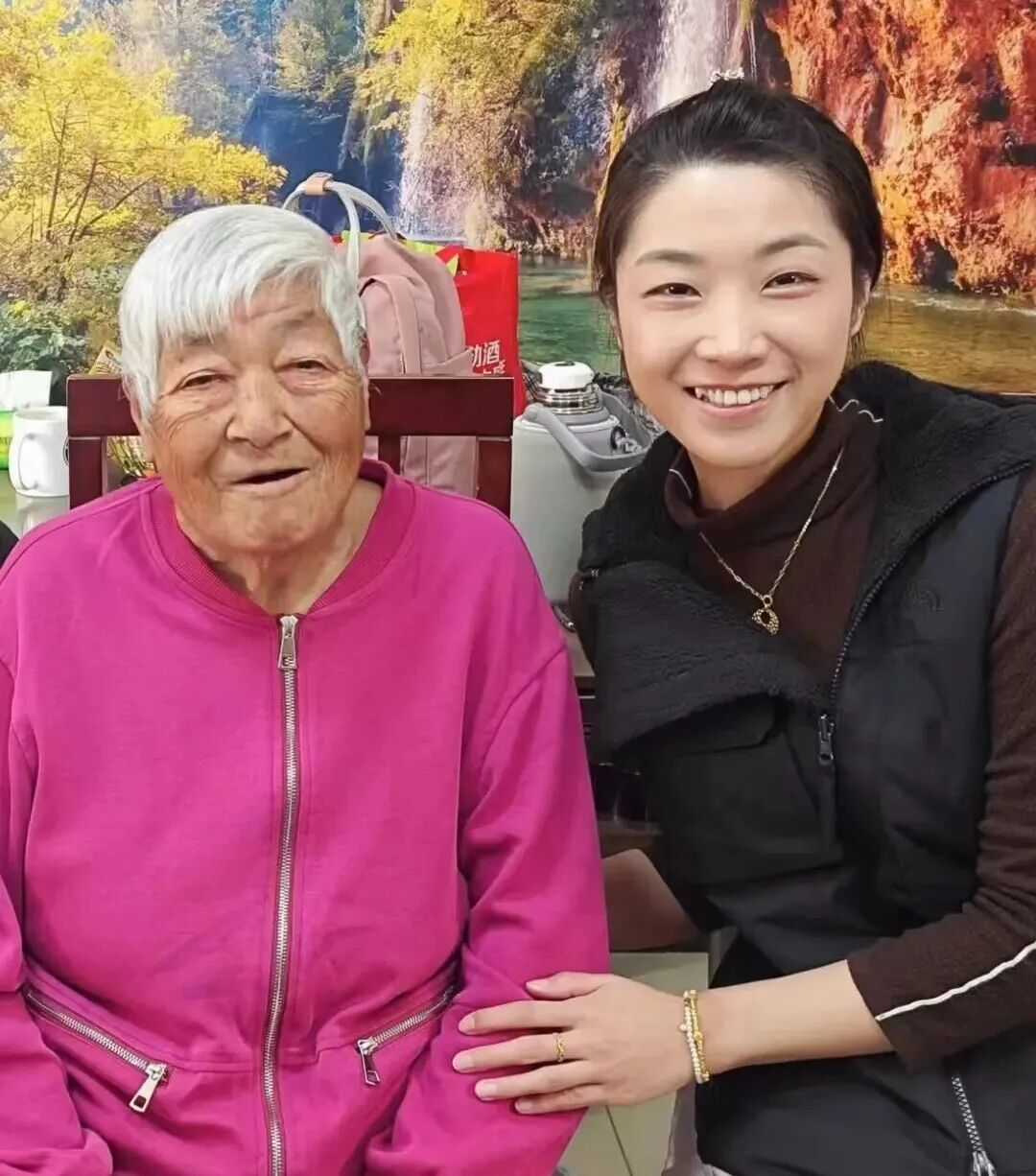 网友回应在23年前北京影像中看到姥姥:“妈妈哭了整整一下午” 网友回应在23年前北京影像中看到姥姥:“妈妈哭了整整一下午”