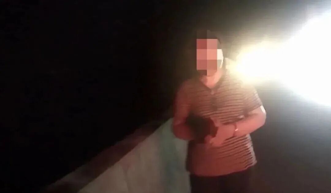 因“女儿不找对象”,男子将妻子丢高速上开车离去!惊动警方… 因“女儿不找对象”,男子将妻子丢高速上开车离去!惊动警方…