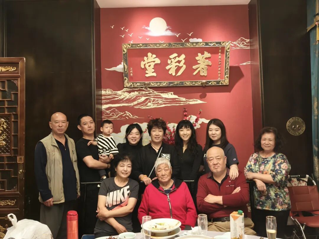 网友回应在23年前北京影像中看到姥姥:“妈妈哭了整整一下午” 网友回应在23年前北京影像中看到姥姥:“妈妈哭了整整一下午”