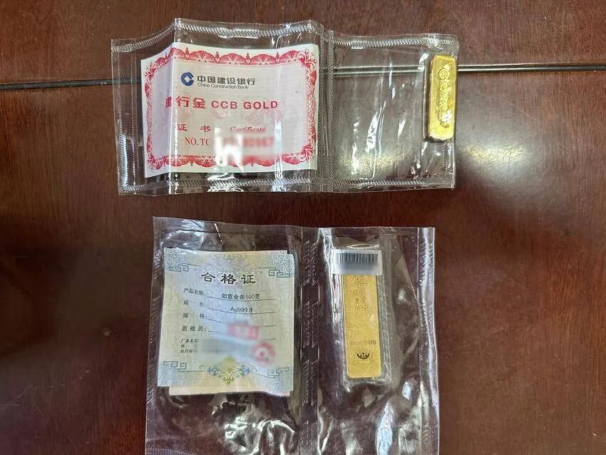 系个鞋带，把150克黄金忘路上了！武汉警方上演“极速寻包”