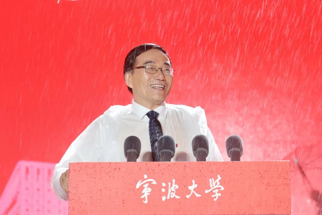因大雨“只讲三句话”的宁大校长原本想讲什么? 因大雨“只讲三句话”的宁大校长原本想讲什么?