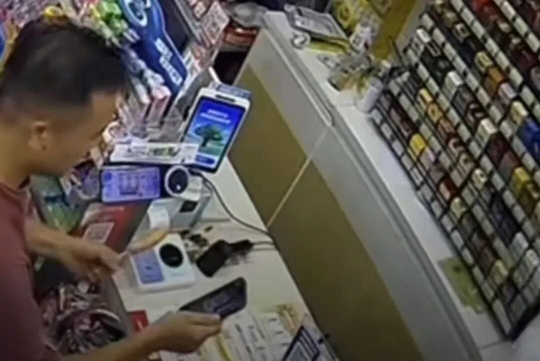 “买根烤肠”“收款2万元” “买根烤肠”“收款2万元”