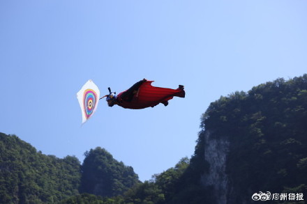 中国翼装飞行名将问鼎世锦赛 中国翼装飞行名将问鼎世锦赛