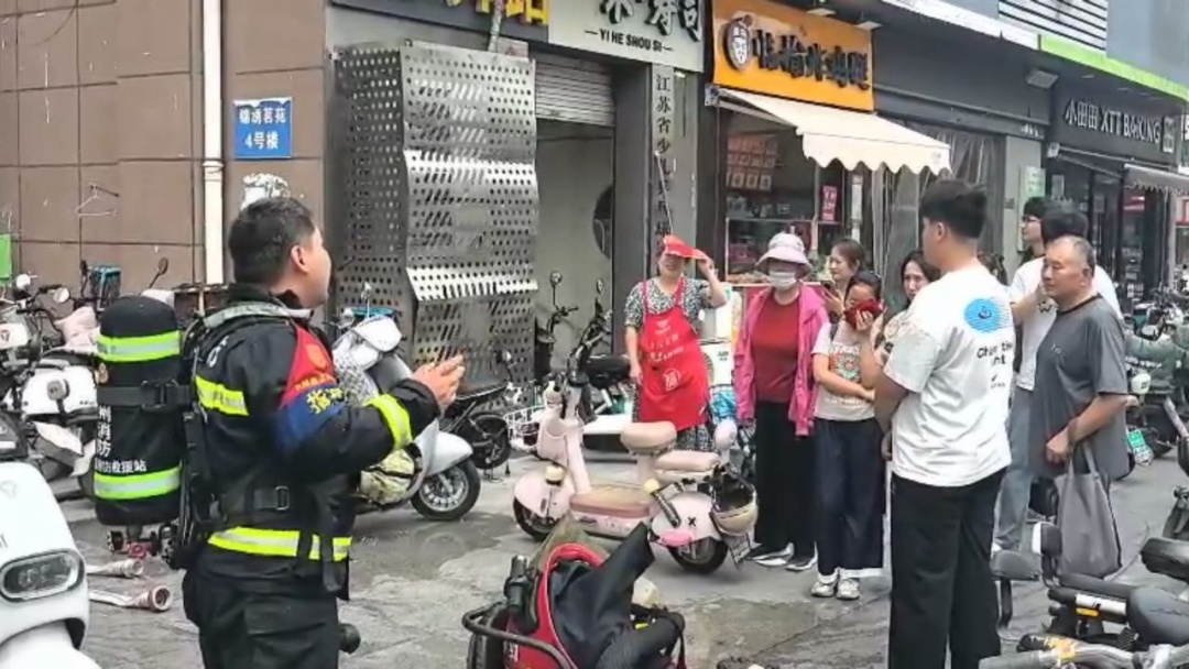 千万别再这么做了!高层小区楼道起火,隐患就在这里 千万别再这么做了!高层小区楼道起火,隐患就在这里