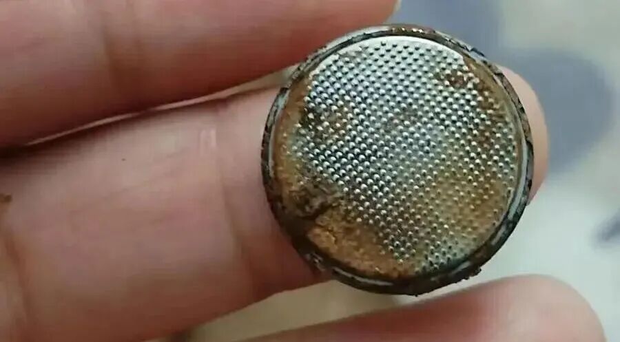 16个月女童误吞电池！26小时后才送医，食道已严重腐烂灼伤