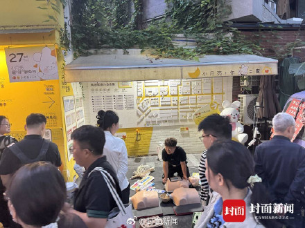 跪着教学四个半小时 47岁退役空降兵街头摆摊教急救