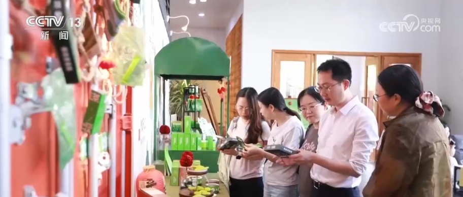 老手艺“活起来、火出圈、进万家” 匠心国货在新时代消费市场绽放全新光彩