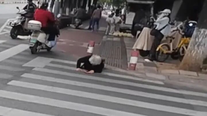 “是他撞的你吗?”护士问85岁老人,老人的回答令人意外 “是他撞的你吗?”护士问85岁老人,老人的回答令人意外