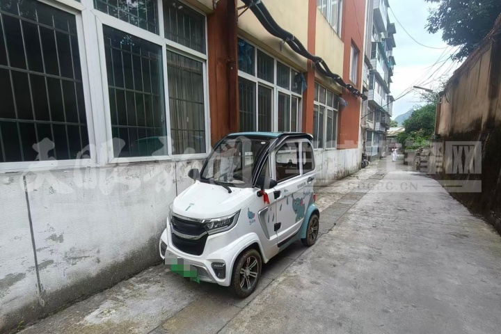 贵阳一市民1.5万元买老年代步车上路被查,购车人要退款,商家称3000元回收 贵阳一市民1.5万元买老年代步车上路被查,购车人要退款,商家称3000元回收