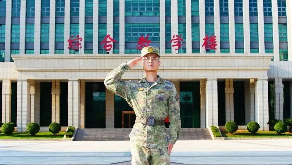 卫国戍边烈士肖思远的弟弟肖荣基获选拔提干 卫国戍边烈士肖思远的弟弟肖荣基获选拔提干