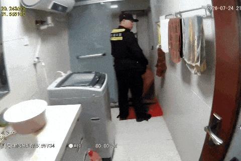 四盒没人取的牛奶，救人一命！