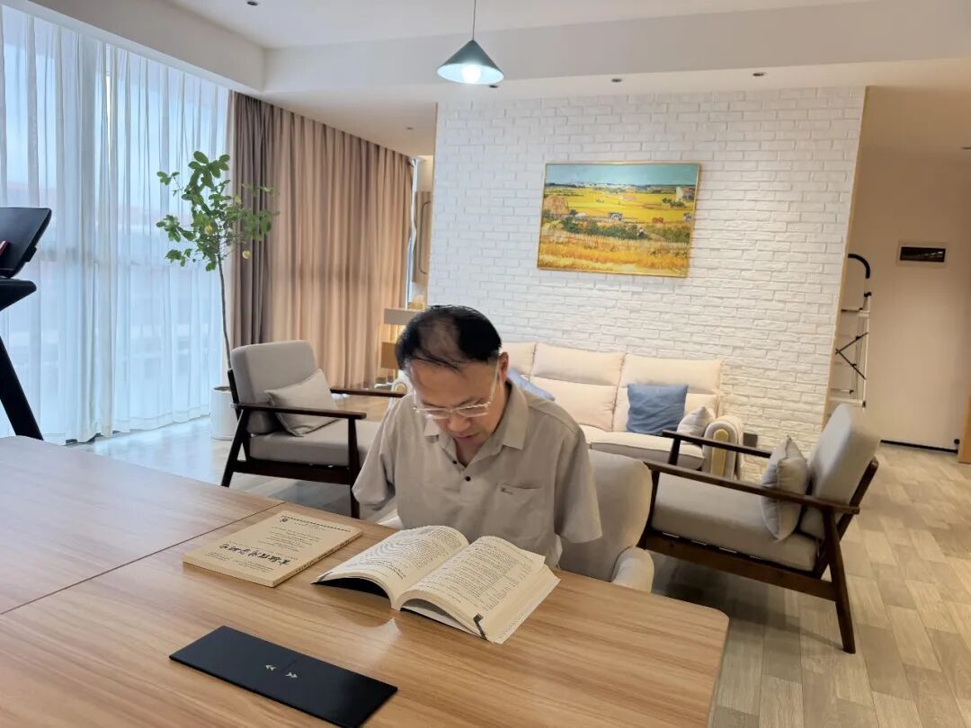 开学典礼上,“无臂教授”的演讲火了!从宁波到杭州,他说:在浙大实现了命运转折 开学典礼上,“无臂教授”的演讲火了!从宁波到杭州,他说:在浙大实现了命运转折