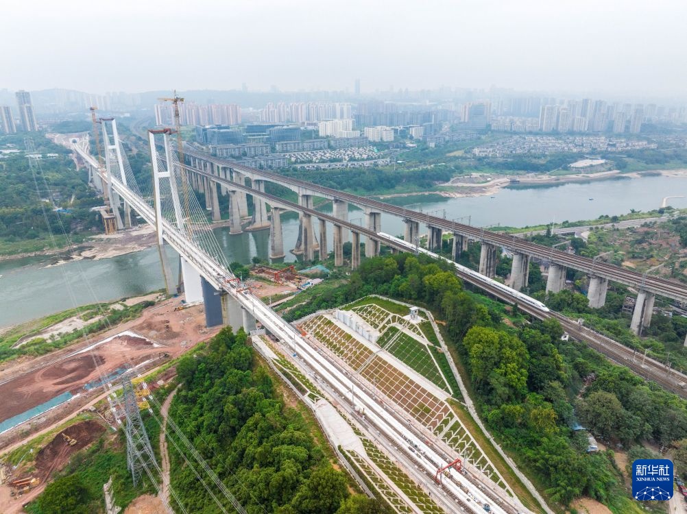 成渝中线高铁全线无砟轨道完工 成渝中线高铁全线无砟轨道完工