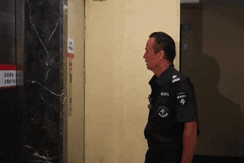 四盒没人取的牛奶，救人一命！