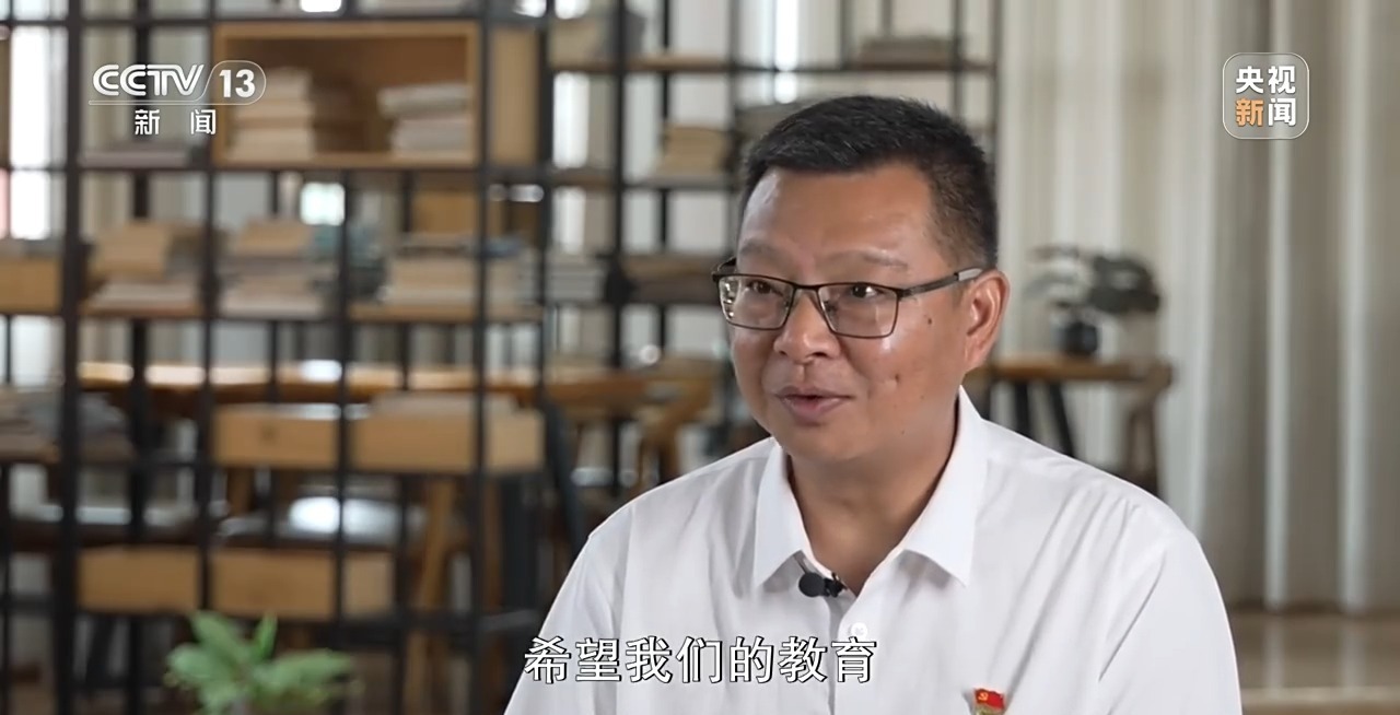 新闻周刊丨“让花成花 让树成树” 全网刷屏的8分钟开学致辞值得细读