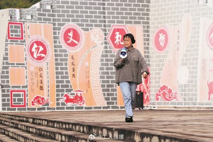 张桂梅婉拒装电梯称钱该花在学生身上