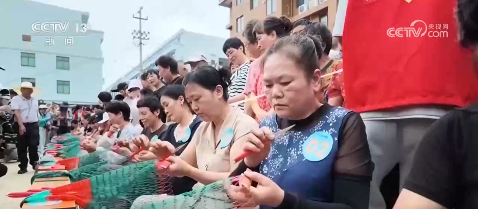 特色长桌宴、滨海运动会 各地特色民俗变身“流量密码”激发乡村振兴活力 特色长桌宴、滨海运动会 各地特色民俗变身“流量密码”激发乡村振兴活力