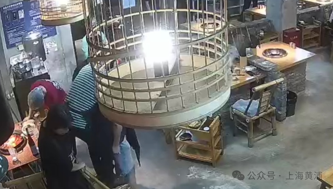 事发一火锅店！男子异物卡喉命悬一线，上海医生挺身而出→