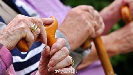 八旬老太与邻居吵架后摔倒索赔被驳回