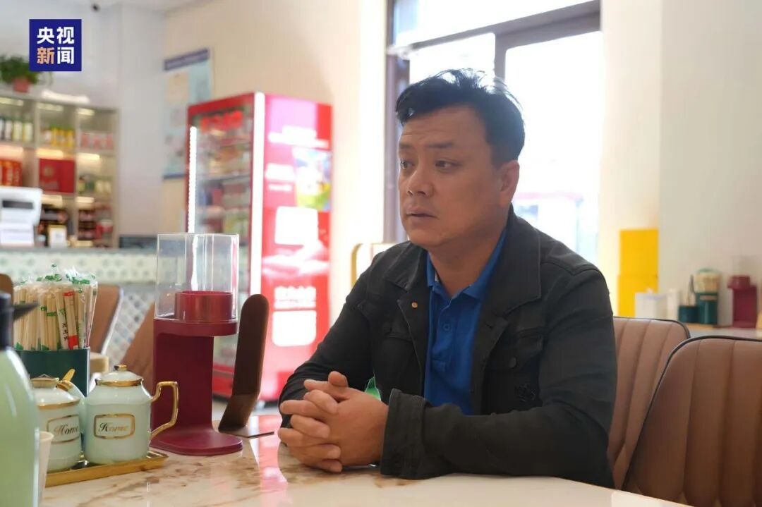 女子到新疆旅游就餐时遗失电脑,餐厅老板发现后跑遍游客中心、当地公安局、品牌售后门店;两个月后物归原主,失主发500元微信红包被拒收 女子到新疆旅游就餐时遗失电脑,餐厅老板发现后跑遍游客中心、当地公安局、品牌售后门店;两个月后物归原主,失主发500元微信红包被拒收