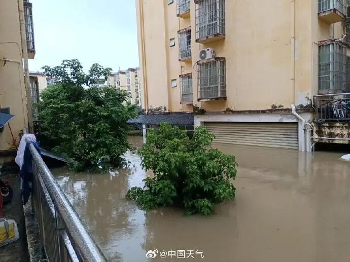海南解除暴雨三级预警！未来24小时，海南岛西部地区局地有大到暴雨