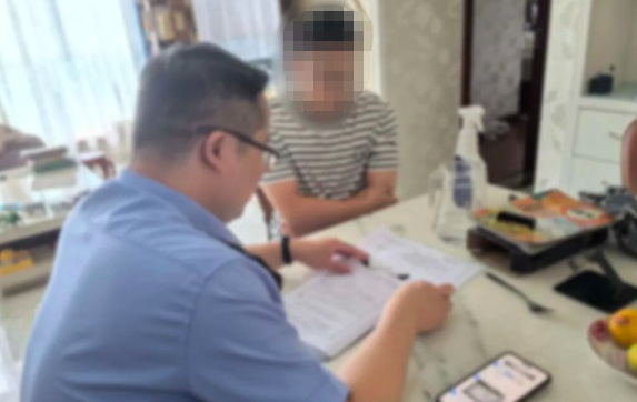 “既能赚钱又能约美女？”杭州21岁小伙信了，结果被父亲一句话说沉默了
