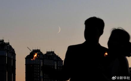星空相册丨本年度最后一次长庚伴月现身天宇