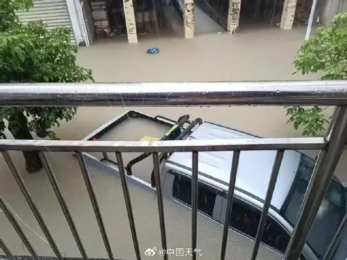 海南解除暴雨三级预警！未来24小时，海南岛西部地区局地有大到暴雨
