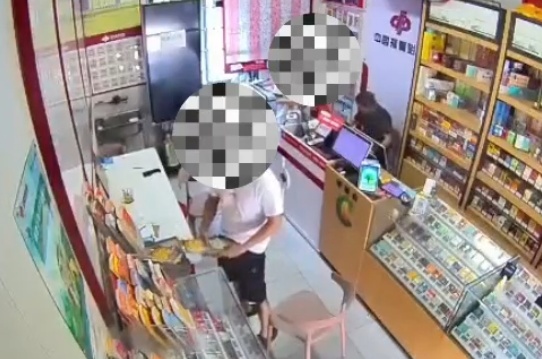 浙江男子偷了15张彩票,结果一张都没中,不仅发财梦落空,还被警方依法行政处罚 浙江男子偷了15张彩票,结果一张都没中,不仅发财梦落空,还被警方依法行政处罚