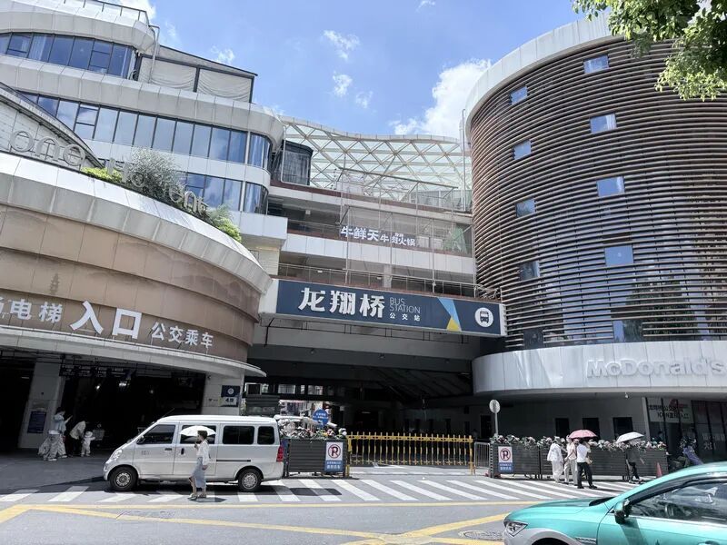 一边“顶流”,一边“凉凉”,公交车驶向何方? 一边“顶流”,一边“凉凉”,公交车驶向何方?