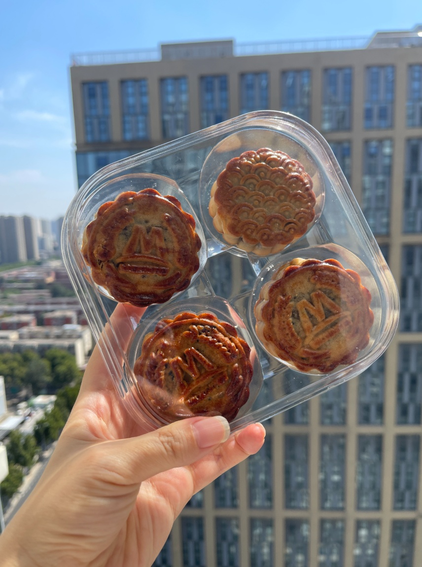 低糖现烤！郑州一医院食堂手工月饼走红→