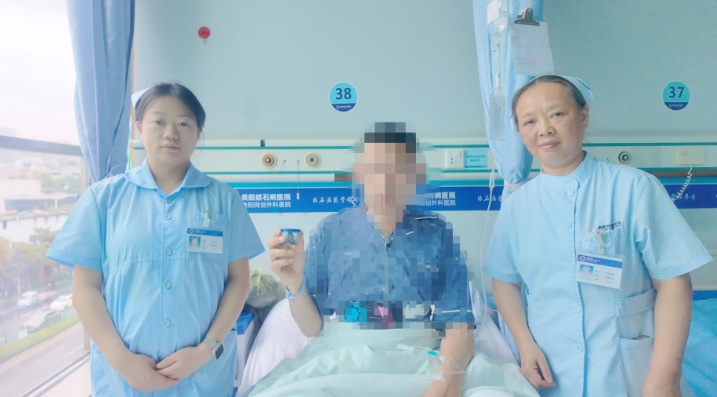 一周吃三四次烤肉、烧烤,贵州44岁男子胆囊取出罕见“柿子”结石 一周吃三四次烤肉、烧烤,贵州44岁男子胆囊取出罕见“柿子”结石
