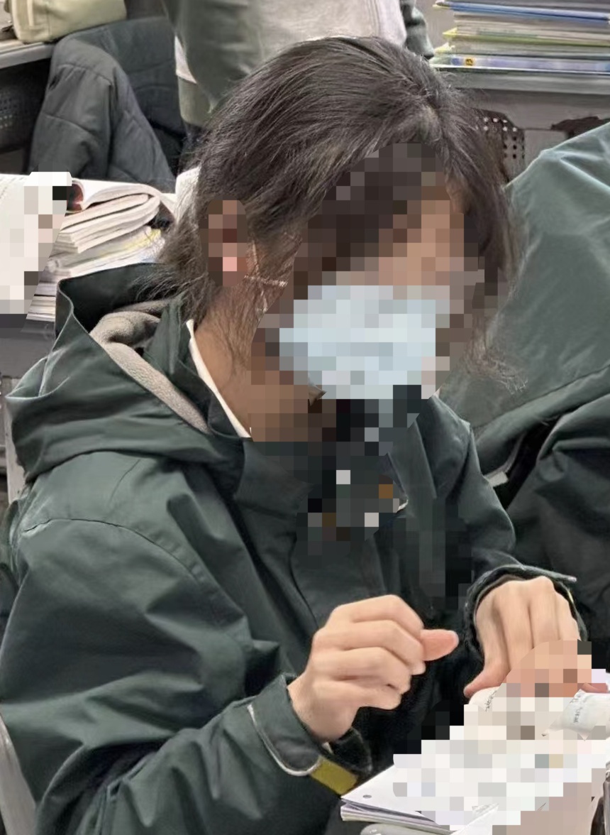 “鲶鱼须”已成历史？“10后”学生开始流行“呆毛”发型