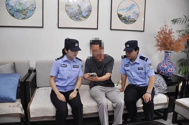 济宁民警紧急拦截49万元诈骗资金,劝阻成功 济宁民警紧急拦截49万元诈骗资金,劝阻成功